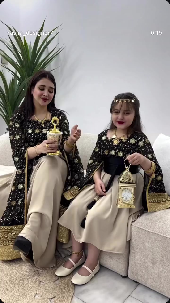 قفطان الام وبنتها  فصلته يم المصممة رشا ب250  واريدهن ب 160  الام قياس 46-48  والطفلة عمر 9 سنوات


**إذا كنت صاحب هذا الإعلان وتريد حذفه لأي سبب، رجاءا أرسل رسالة إلى الدعم الفني**