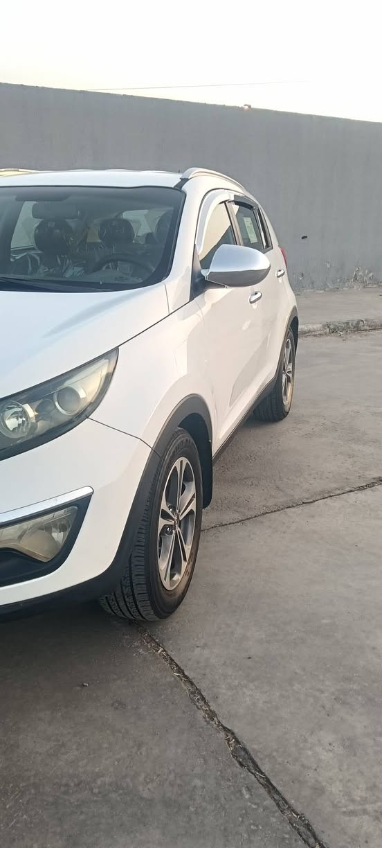 سبورتج خليجي 2011 بيه مكانات صبغ بدون فتح أو ضربه أو دواخل أو تبديل سياره ماشيه 90حقيقي مكينه جديده شرط صدر جديد بسمي سنويه رقم دولي سعرها 128وبيه مجال حك جيه تخم تاير جديد سياره مال جناي جديده  مابيها اي نقص ***********بغداد وسونر مرفق مع صور
