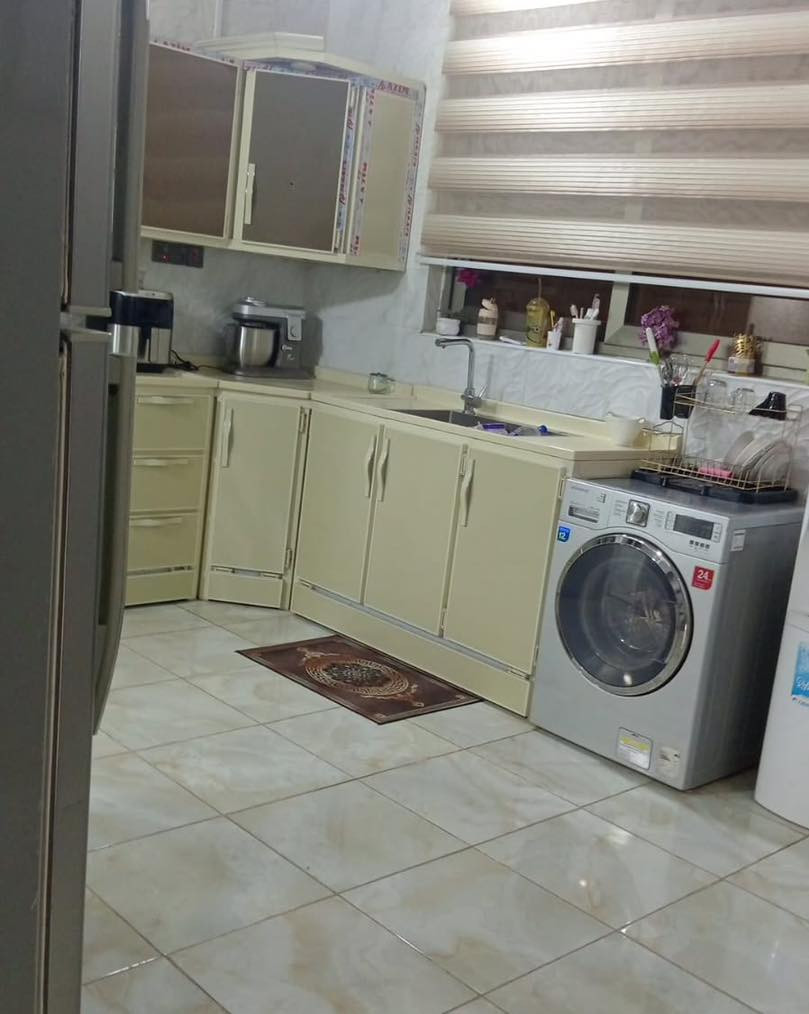 دار للبيع في الطيارين 
المساحة 300 متر واجهة 15
الطابق الاول يحتوي على غرفتين وحدة سويت ومطبخ حار وبارد وصالة ومنور وكراج 
والطابق الثاني واصل للسقف غير مسقف
مطلوب اسكان 70
للأستفسار مراسلةالصفحه او الاتصال ع الرقم التالي ***********
او زياره المكتب التقيه شارع عشرين مكتب يحيى التميمي للعقار
يتوفر لدينا قطع بجميع التوزيعات
