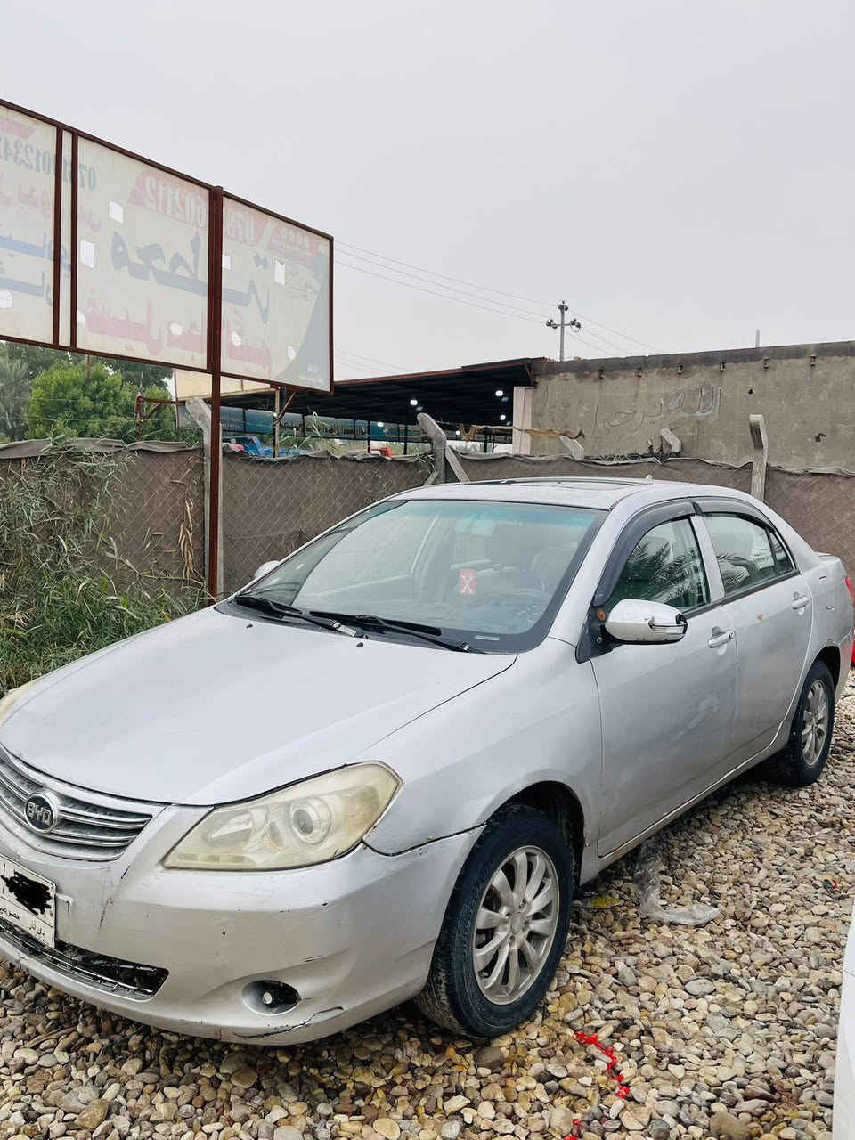 السلام عليكم سياره بي وايدي موديل ١٣ رقم ذيقار سياره جاهزه من كولشي مكينه وكيرعادي وحداديه وكهربائه حاويه ماواصل راعيها ابيع هيك السعر ٣٣ بيع او مراوس حسب القناعه مكان سياره كوفه قرب فلكة المطار الالتصال ***********
