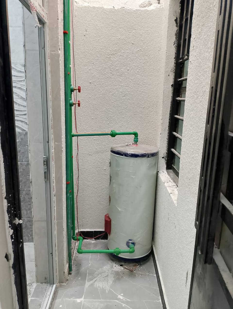 / دار سكن للبيع/ المساحه 130 متر نوع لعقار طابو زراعي بأسم عراقي/ وكاله ونسخه من طابو /بناء جديد درجه أولى / يحتوي على غرفتين وصاله ومطبخ واستقبال وصحيات داخليه وخارجيه / الموقع البصره ابولخصيب حمدان لبز قرب جامع فاطمة /كافت الخدمات متوفره / السعر (60 مليون وقابل للتفاوض) ***********
