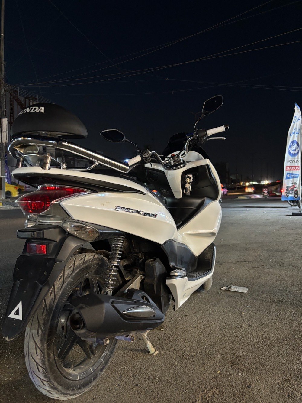 PCX جيل اول (للبيع)

مكينه 150 

مكينه مكفوله كفاله عامه من النضوح والتبخير 

كهربائيات كله شغاله حساس ازدحام 

سويجات ثنين 

دراجه ماشيه (22) 

دراجه شلعه ومعدل خير من الله 

اي استفسار اتصال ( ***********)