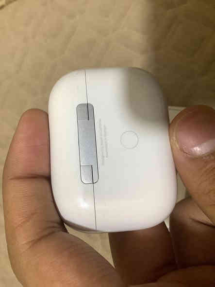 ايربود برو اصليه اي مشكله مابيه ونضافه 100/100 استعمال قليل كلش الله شاهد سعرها 140 وبيها مجال بسيط مكاني حله شارع 80 تواصل خاص او اتصال ***********
