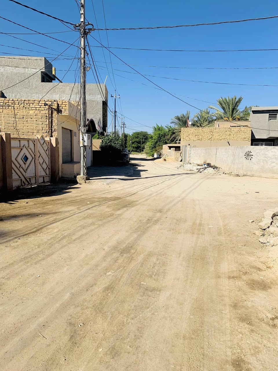 >  بيت طابو صرف مساحة ٢٣٥ < 

يتكون من طابقين ، ثلاث غرف نوم و مطبخ و كلدور و صالة و صحيات داخلية و خارجية بالإضافة إلى محل و مخزن و حديقة و كراج

السعر مناسب جدا مقابل الموقع و الخدمات 

الموقع حله - حي الجزائر مقابل السايلو القديم على شارع ١٢ متر و على بعد ٥٠ متر من الشارع العام

للاستفسار الاتصال على الارقام التالية

***********
