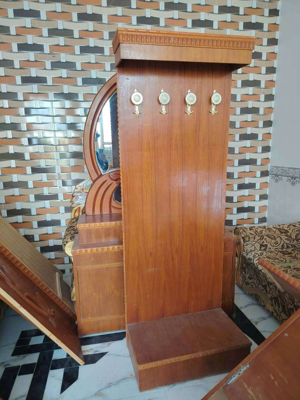 اثاث منزلي باانسب الاسعار للاستفسار اتصال او مراسله واتساب ***********
غرف نوم
ميز طعام
تخامه
غرف اطفال
مراجيح
صوبات
طباخات 
وكافه الاغراض المنزليه  واستبدال الاغراض وشراء المستخدم
