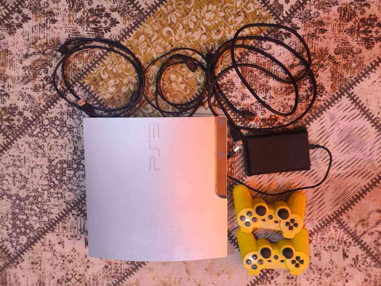 السلام عليكم
PlayStation 3 slim 
نضيف جداً لوك ستيكر ما مفتوح ولا مصلح مساحته 320 
يجي وياه 
1_جوستكات 2 شغالات 
2_هارد 500GB
3_ الكيبلات كامله

الالعاب 
1_god of war 1+2+3
2_call of duty mw2 +mw3 
3_ gta5 + gta sanandreas
4_ battlefield 2+3+4
5_mtro
6_tomp raider
7_pes 18
8_fifi 19
وبعد بي العاب هواي

السعر ( 150الف ) وبي مجال 
مكاني النجف الاشرف / ابو صخير
للاستفسار ***********
