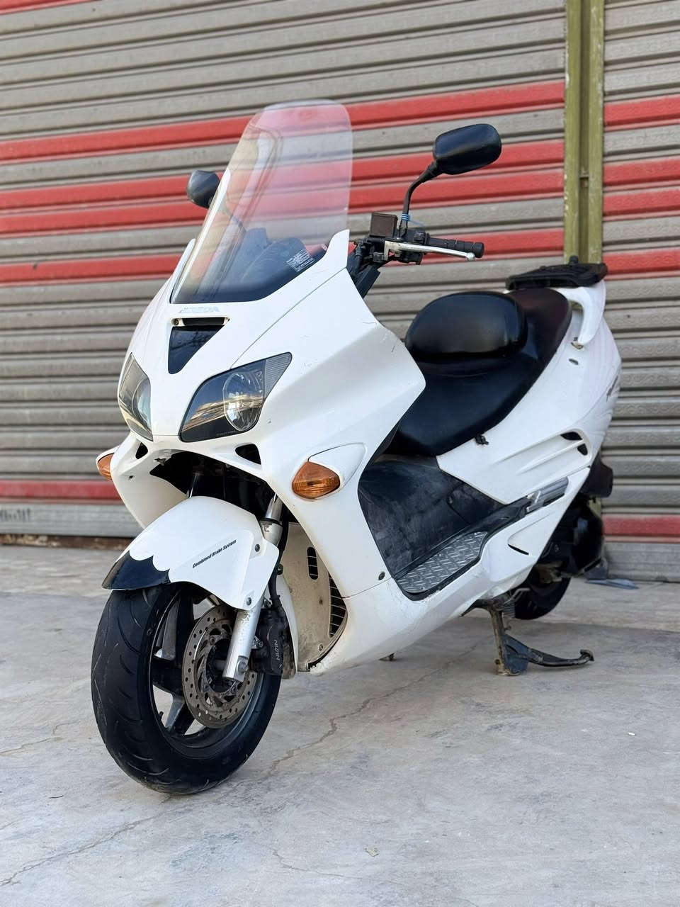 سلام عليكم فؤرزه سؤيج 06 MF فحل لؤن أبيض صدفي بلادي 👍برغي ممفتؤح بيهه مكينه ناعمه شلعه ؤمعدل فؤل كهربايات كلهه شغاله اؤراق كامله و حساس ازدحام و مانع انزلاق ABS زوج امرايات و زوج تايرات جديد حساس دراجه بدؤن اي نقص جاهزه كلهه سعرهه((850)) دراجه انظف و احلى من لصور مال جنني مكانهه بغداد مدينة الصدر شراي اتصل علرقم***********
