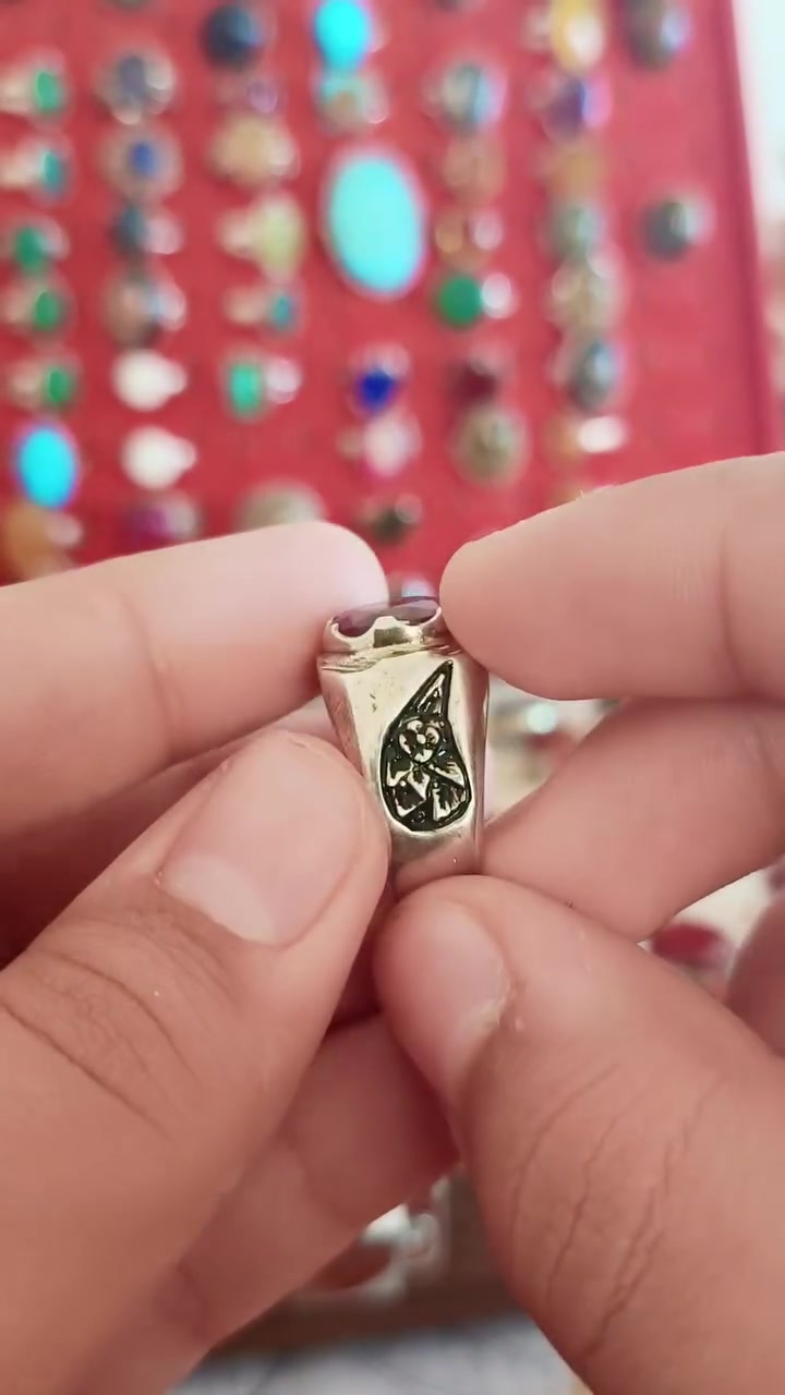 متوفر ياقوت افريقي فضة 925 صياغة ثقيلة جدا فحص امام المندوب للتواصل خاص او على الرقم ***********

