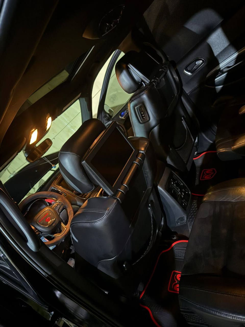 سلام عليكم
رحم الله والديكم صعدوا المنشور بكلمة طيبة 
دودج دورنگو 2018 Gt 
فول مواصفات 
سلايد 
مكينه 6سلندر 
داخل كنتارا 
كشن سياحي
ثلاث شاشات 
رقم اربيل الدولي 
بيها چاملغ امامي مبدل وبنيد محدث 
بيها البلب خلف السايق ملاون فقط 
عارضعا ب215  
بأسم صديقي بالنجف 
مكانها بالنجف 
***********
