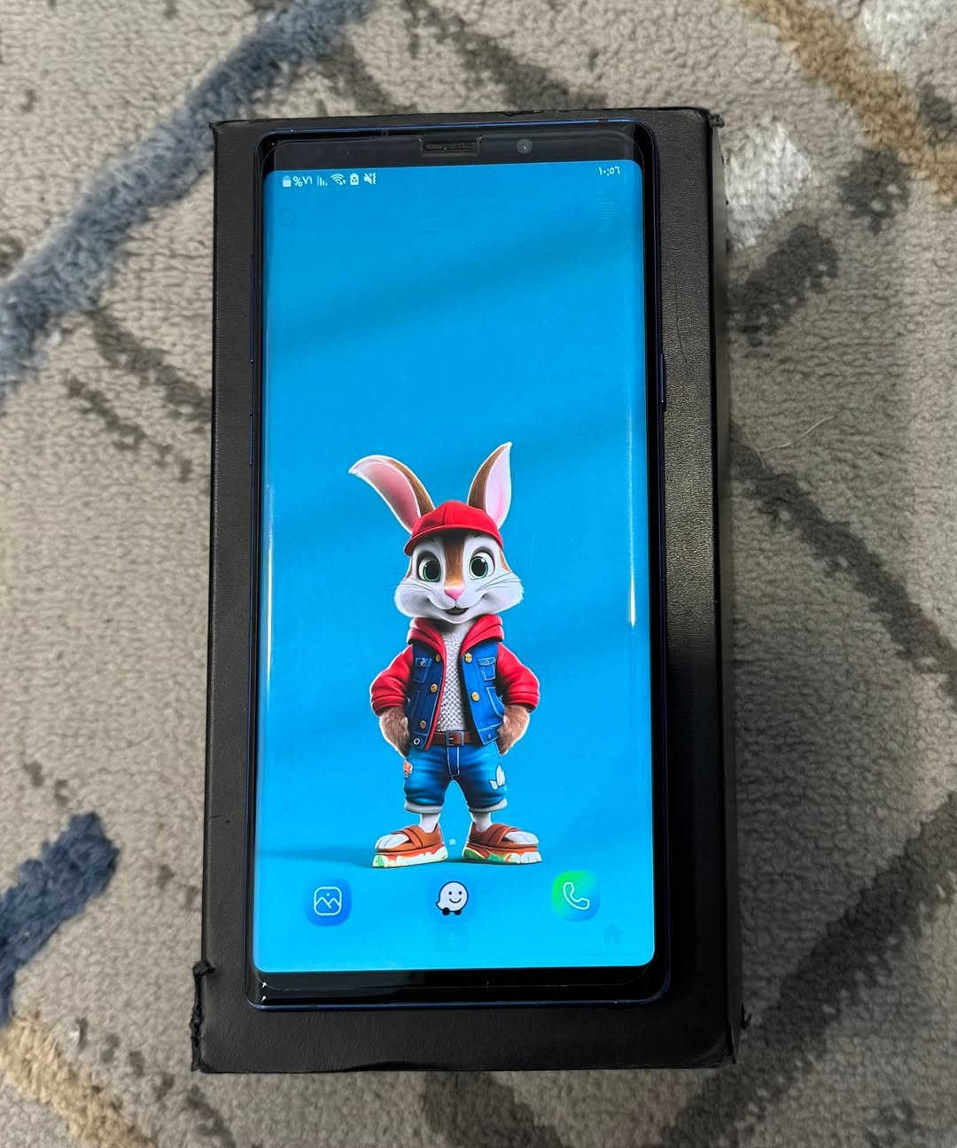 سلام عليكم 
نوت 9 للبيع
كامل ملحقات 
كارتونه+شاحنه أصلية مال جهاز +كفر مال جهاز
شاشة أصلية مكفول من كل شي وين ما تريد أخذه افحصة 
ماعدا ظربة الظهر موضحة بصورة فقط بقية نظيف جدا 
سعر 225الف بي مجال
مكان/بغداد-الشعلة
واتساب/***********
