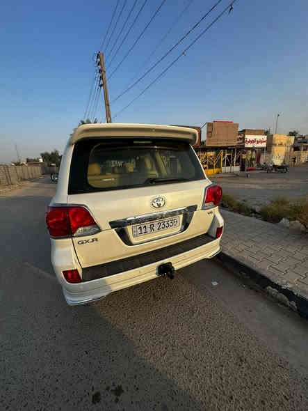 سلام عليكم لاندكروز مديل2014 فول مواصفات سياره جديده بمعنه الكلمه ستخدام شخصي مال جناي مكينه وكير وحداديه مكفولات فول مواصفات بريم اصل ماشيه 107 سونارة بالمنشور شوف السونار وخابر بيك خير وتدلل 
الباب الخافي مرخه براغيه بدون تبديل بدون فتح فقط مرخه سعرها 4 شدات وبيها مجال وشراي يخابرني وخادم سيارة بسمي  *********** مكاني كربلاء
