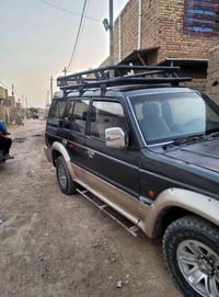 باجيرو موديل ٢٠٠٠ مكينه كاز السعر ٣٥ وبيه مجال لشراي مكان السياره ٠٧٨٢...