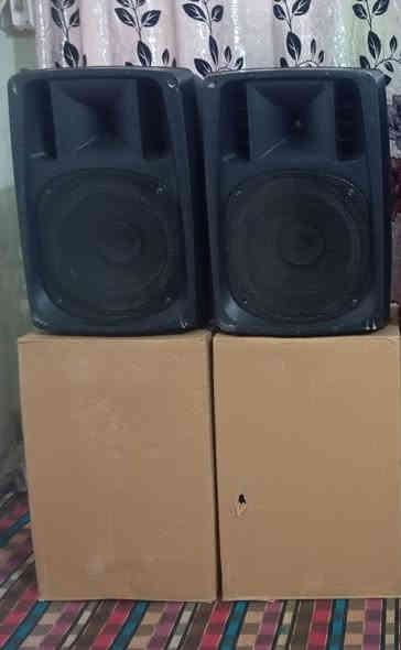 بسبب الوعود الكاذبه نعيد النشر زوج سماعات حجم ١٢انج لبيع بعدهن بل كارتونه مامستعمل سعرهن ٢٠٠وبيهن مجال مكان كوت  *********** بي وتساب
