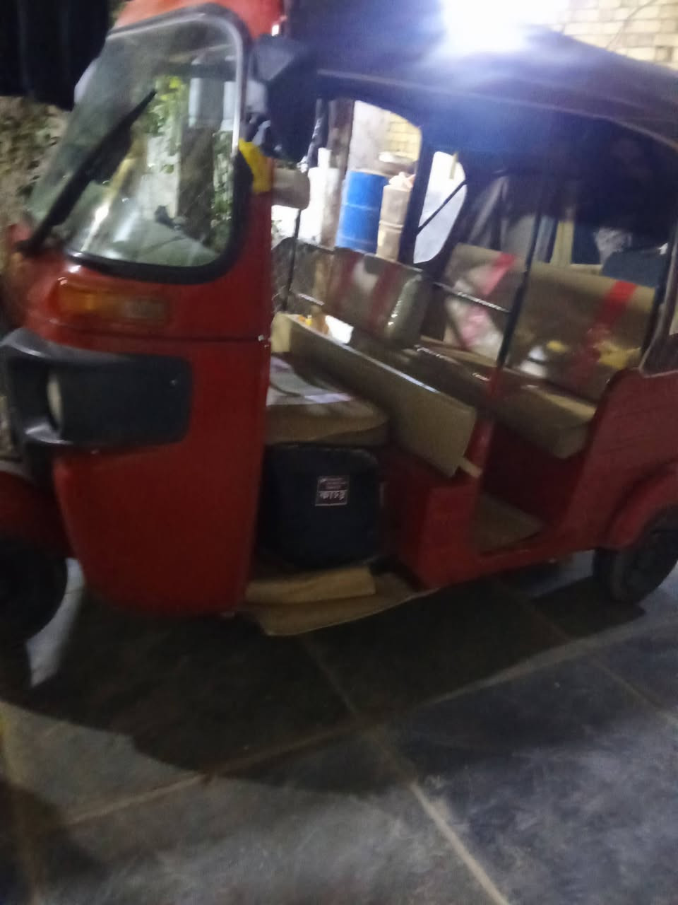 تكتك. للبيع موديل ١٨ بيه رقم *********** بي واتساب
