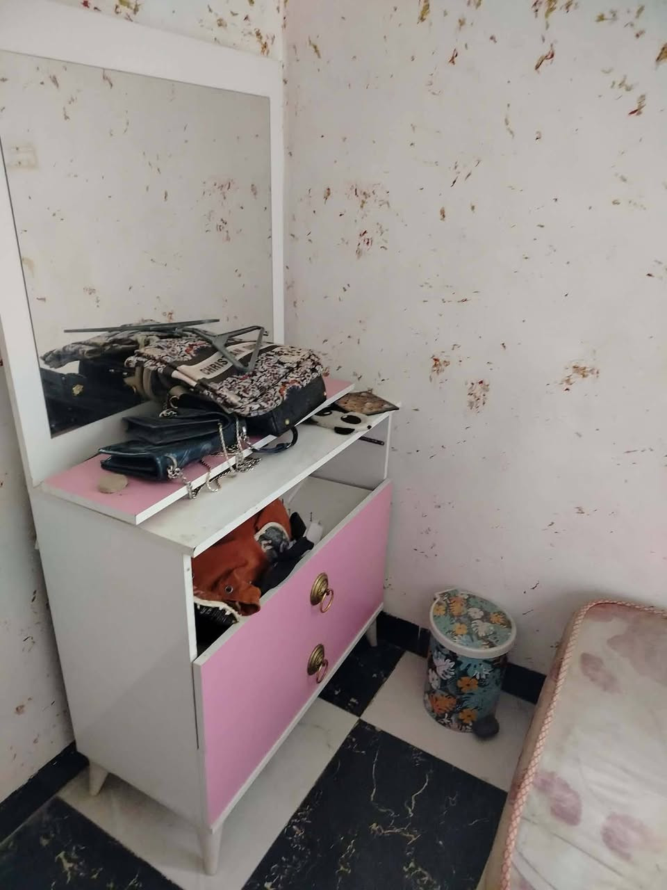 غرفه نفر للبيع ضرر بس جرار 
160 وبيها مجال 
بغداد البلديات


**إذا كنت صاحب هذا الإعلان وتريد حذفه لأي سبب، رجاءا أرسل رسالة إلى الدعم الفني**