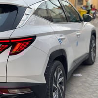 توسان ٢٣ خليجي فوول عدا الفتحه ماشيه ٣٣ الف كفاله تخم تاير دوشمه ارضيه...