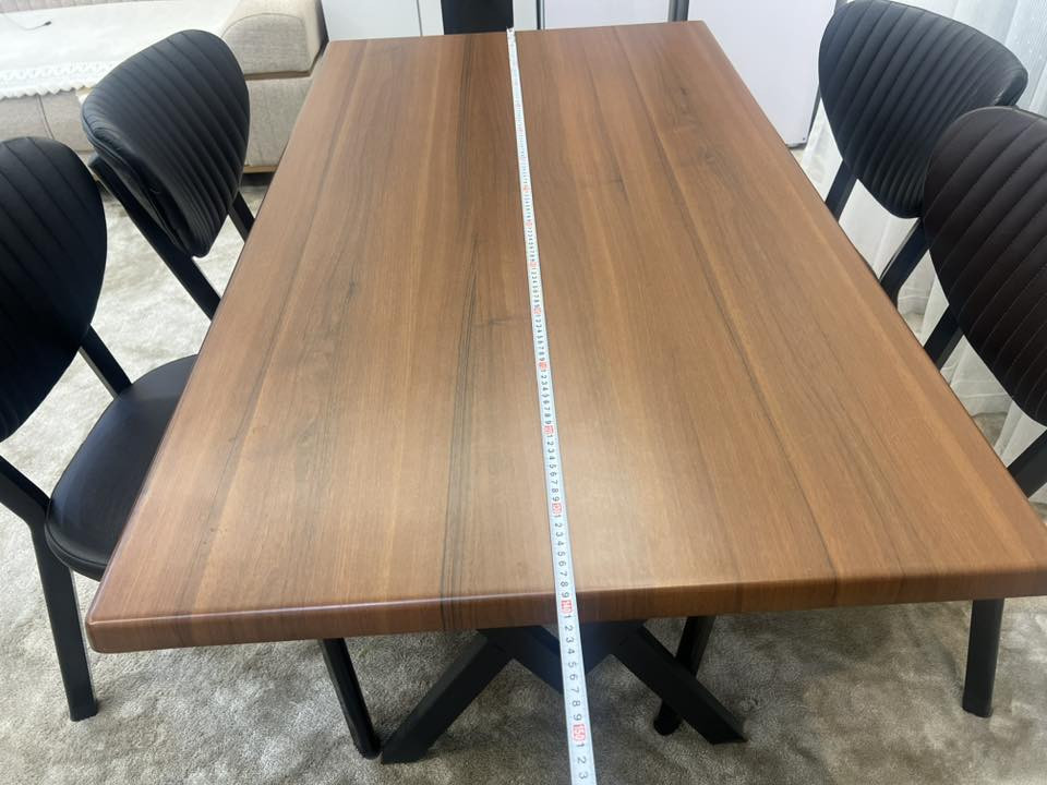 ميز و كراسي 
مكان رحيم اوا 

١٥٥ الف 
***********
