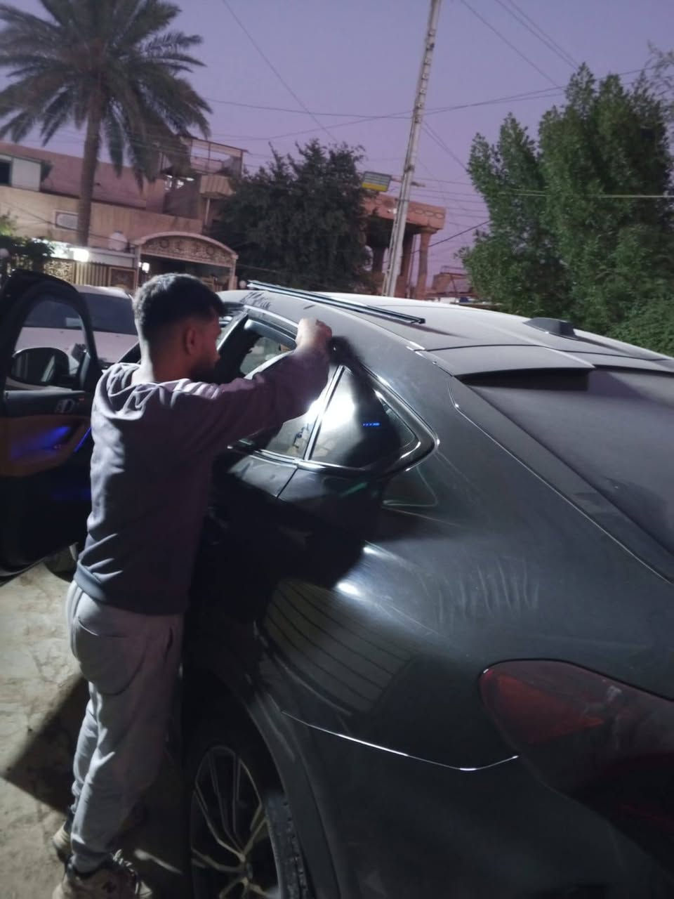 -يتوفر زجاج السيارت الحديث والقديم
-بأسعار جيده تبديل الزجاج الامامي الكافه انواع السيارات 
-تبديل الزجاج المضلل البيبان والخلفيه 
-ازاله التضليل من الزجاج الامامي والابوب
-تنضيف مكان الزجاج بعد ازالته  
-ويتوفر زجاج اصلي الكافه انوع السيارات 
-ويتوفر زجاج درجة اولى مع ضمان جوده العمل والزجاجه -فتره الضمان 3️⃣سنوات 
مع احسن انوع السلكون 
-يتوفر جميع انواع السلايتات لجميع انواع السيارات
-ويتوفر زجاج درجه ثانيه ضمان فقط جوده العمل وليس -الزجاجه 
-وكل هاذه عدنه شد موقعي داخل بغداد فقط ضايج من -الزدحام ماعندك مجال تجي احنى نجيك بكل مكان ابغداد 
-وتشوف الشغل اذا ميعجبك ربع متنطي والجامه هديه من -عدنه الك 
-موقعنا شارع شيخ عمر قرب مقبره الغزالي 
-للاستفسار اكثر اتصل بنا او مراسله ع واتس اب***********ابوفهد
