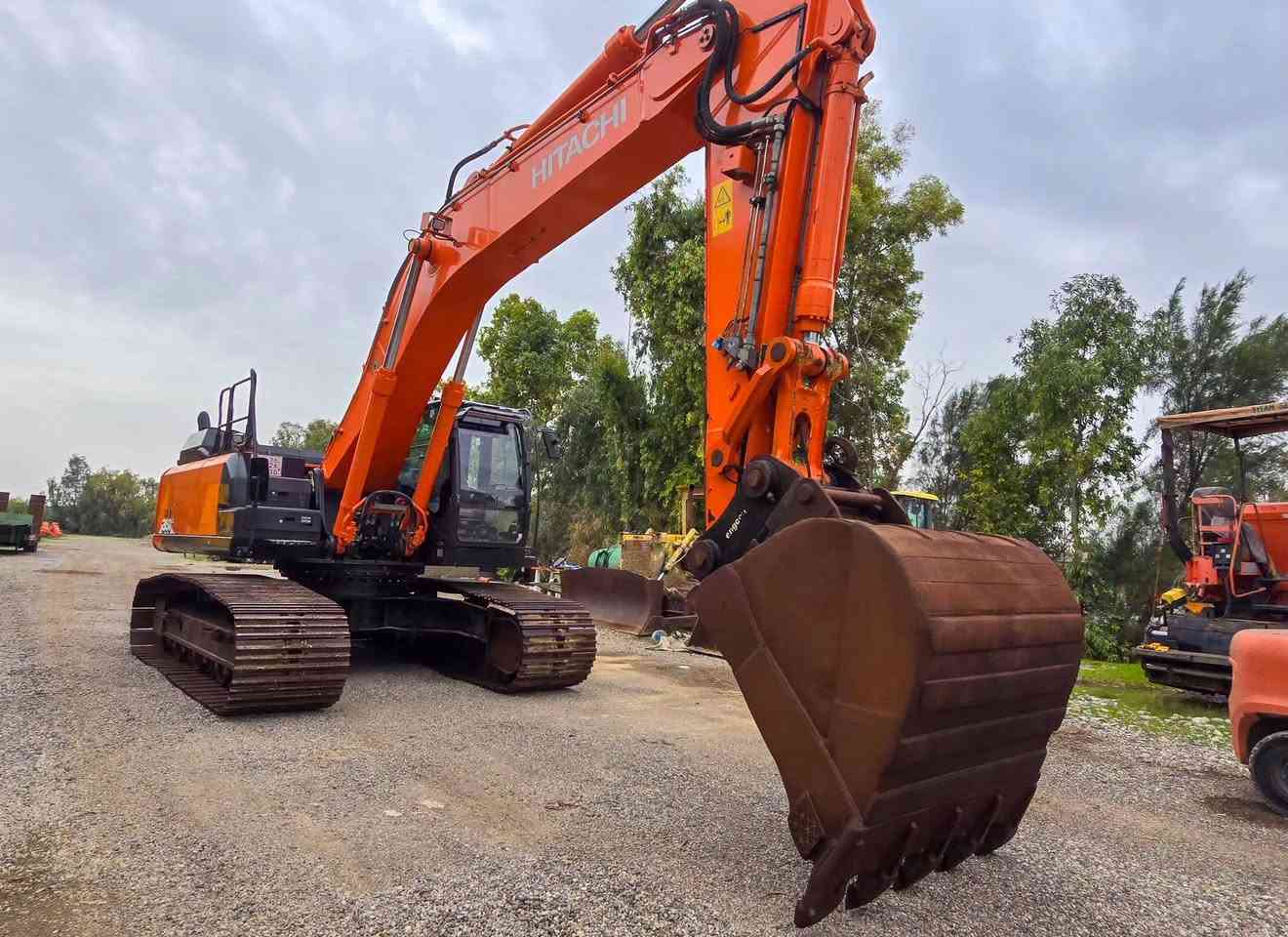 هيتاشي 6-350 دخول جدید مودیل 2016     سعر 9.5$ رقم موبایل ***********
