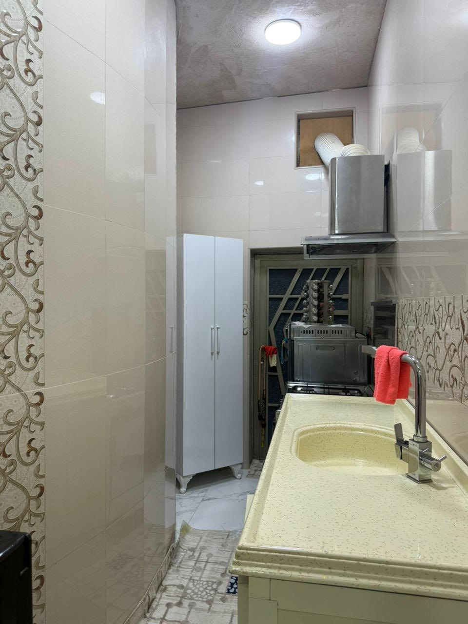 بيت للبيع
المساحه 200م
سند 25 طابو اسهم
شارع السفينه حي المختار شارع الامام الرضا 
بناء درجى اولى سنة 2023 
السعر 185 وبي مجال
للاتصال ***********
