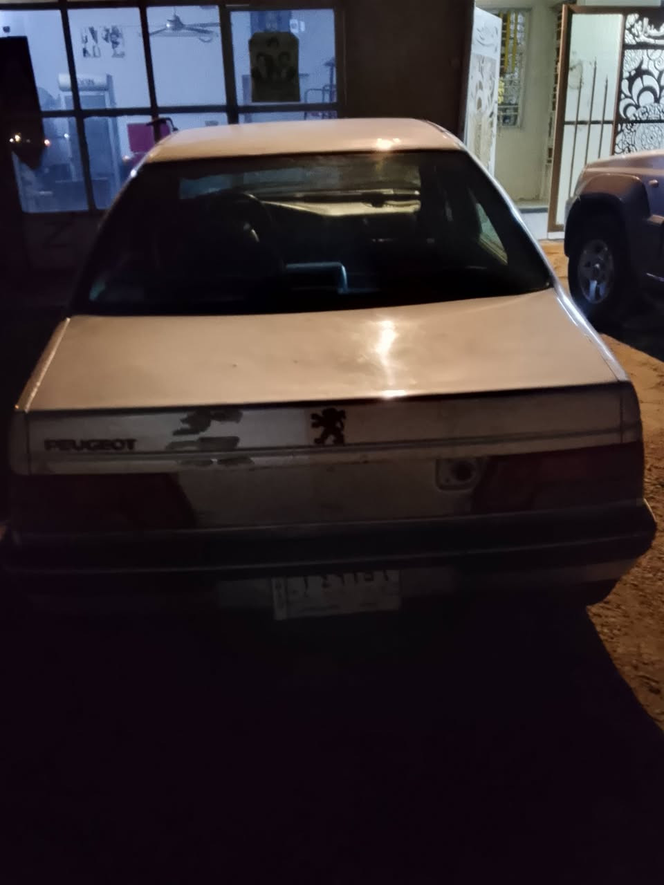 سلام عليكم من رخصة مدير الكروب سياره بيجو روه للبيع رقم نجف سنويه 28مصاقطه بيع مستعجل ورجاء الي ميشتري ليخابر سعر 20 ورقة وبيهه مجال قليل مكان سياره بغداد وصاحب السياره بنجف رقم الهاتف ***********
