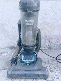 مكناسة كهربائية شغالات وسحبهن قوي   العمودية نظيفة واستعمال قليل كلش س...