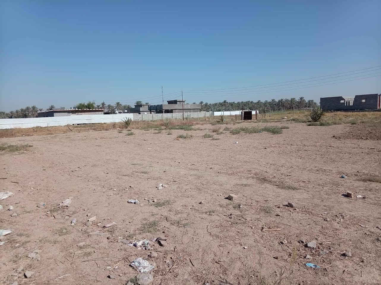 السلام عليكم قطعة ارض للبيع عقد 117مساحة 1600متر قريبة لشارع العام في زملة حمدي خلف مدرسه الاحرار ماء كهرباء تبليط الاتصال والاستفسار على الأرقام الموجودة في المنشور مكلف بالنشر 
***********
***********
