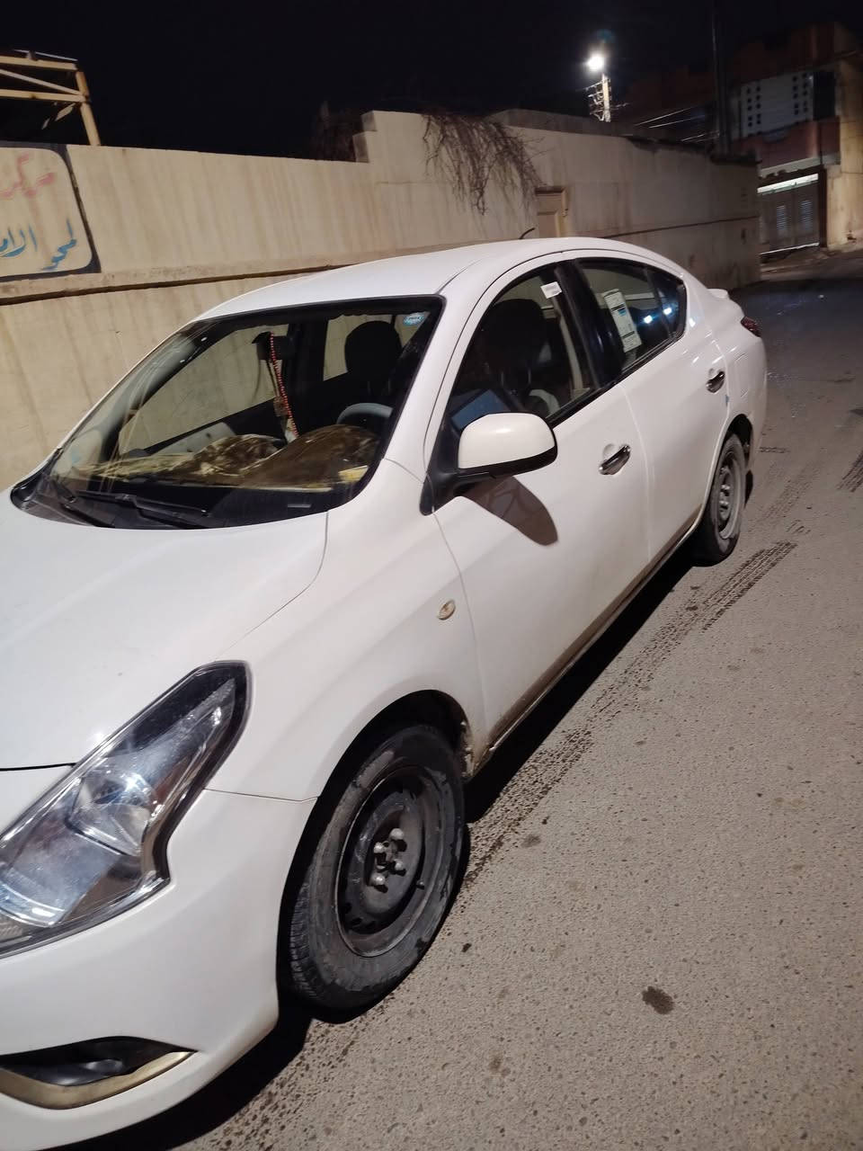 السلام عليكم نيسان صني هندي محرك1500 للبيع موديل 2015 السيارة جاهزه والضرر مالها موجود بل صوره السعر 93 عنوان السياره موصل حي صدام رقم الهاتف ***********
