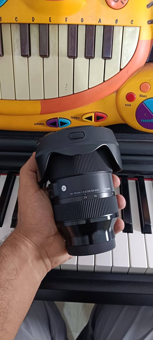 كاميرا Sony A7C
عدسة Sigma 24-70mm F2.8
كارتون الكاميرا الأصلي
كارتون العدسة الأصلي
جنطة الكاميرا
جنطة العدسة
شاحن الكاميرا
شريط حمل الكاميرا الأصلي
تواصل خاص او واتساب
***********
