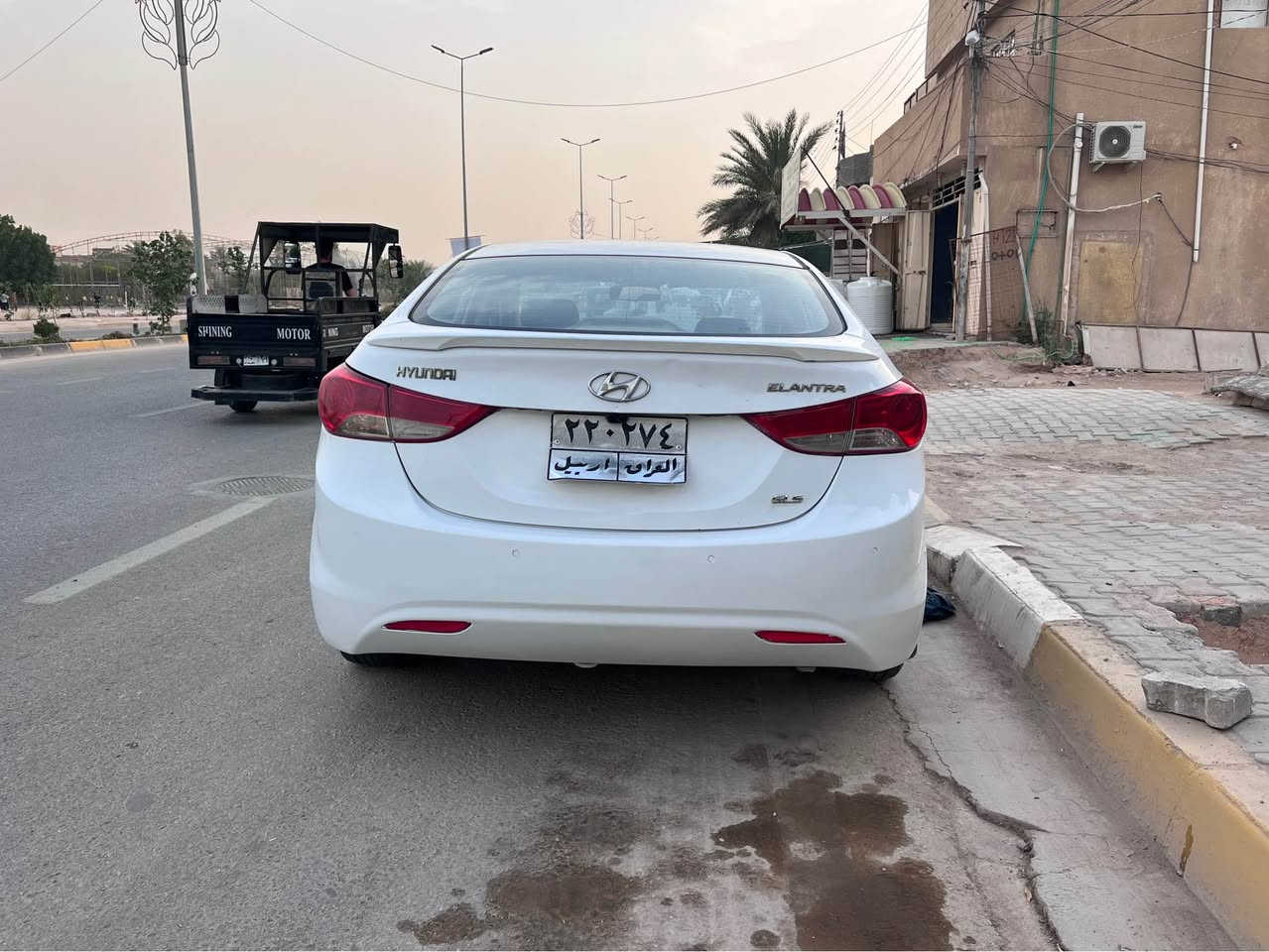 السلام عليكم ورحمة الله النترا موديل 12. مواصفات فول بأستثناء البصمة  فقط بصمة أبواب محرك 1800 جديد صار شهر شادة  السيارة بيها كارتات وبيها الجاملغ الخلفي طخة بسيطة وبيها دحجات وتكحيل بسيط 
السيارة مكانها كربلاء المقدسة عارضها 100 
وبيها مجال 
وكالة عامة عندي سنوية بأسم كردي شرط المداور. سنوية ساقطة 2016 
كل التفاصيل واضحة واي تفصيلة اخرى وتساب او اتصال ***********
متواجد ماسنجر  واتصال  ترهم مراوس بأمريكي فقط 💔 كربلاء, العراق
