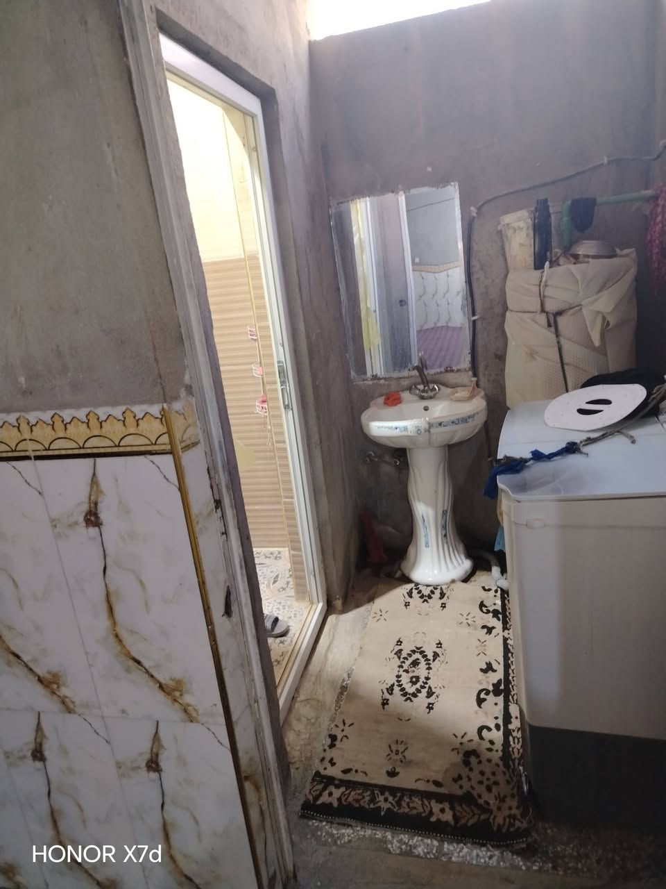 بيت للبيع زراعي ٢٠٠متر يحتوي على غرفتين نوم وصاله ومطبخ وحمامين واستقبال وحديقه موقع خان الربع عمود 173 للاستفسار اكثر الاتصال على الرقم ***********
