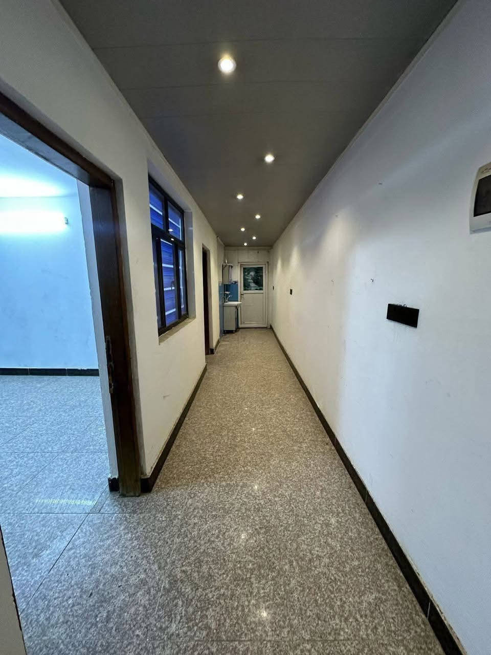 للأيجار دار تجاري  في #السيديه 📍
مساحه 150 متر نظام وحدات سكنيه يأجر بالكامل ✅🏠
 

يحتوي كل طابق على ⬇️
2 نوم وصاله ومطبخ وخدمات +الطابق الارضي يحتوي على كراج ومناور عدد 2 👌

الموقع السيديه الضباط عرض الشارع 20 متر ومقابل العقار ساحه كبيره تتسع 100 سياره ⚜️✔️

يمكن ان يأجر تجاري مثل معهد او مخزن او شركه توصيل او مجمع طبي او مركز تجميل او ما شابه ذالك من امور تجاريه 👍✔️
______________________________________
للأستفسار اكثر تفضلو بزياره مكتب الطائي للعقار 💎
السيديه شارع المركز عماره شركه السراب للمطابخ ✔️

او الأستفسار ع الارقام ادناه 📞↘️↘️ (متوفر واتساب )📌🔛
***********
