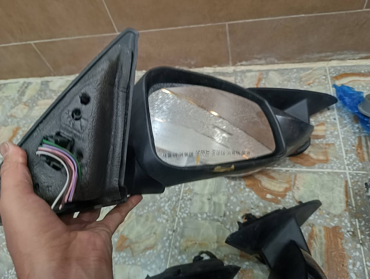 السلام عليكم مرايات سافران السعر 25 الف زوج ابيعلك كفر مرايه اشاره ماطور شغل جدد يطار بي فطر  بغداد الرصافه اكو توصيل للمحافظات الاتصال *********** ملاحظة الكفر والمرايه الاشاره ترهم على الفلونس
