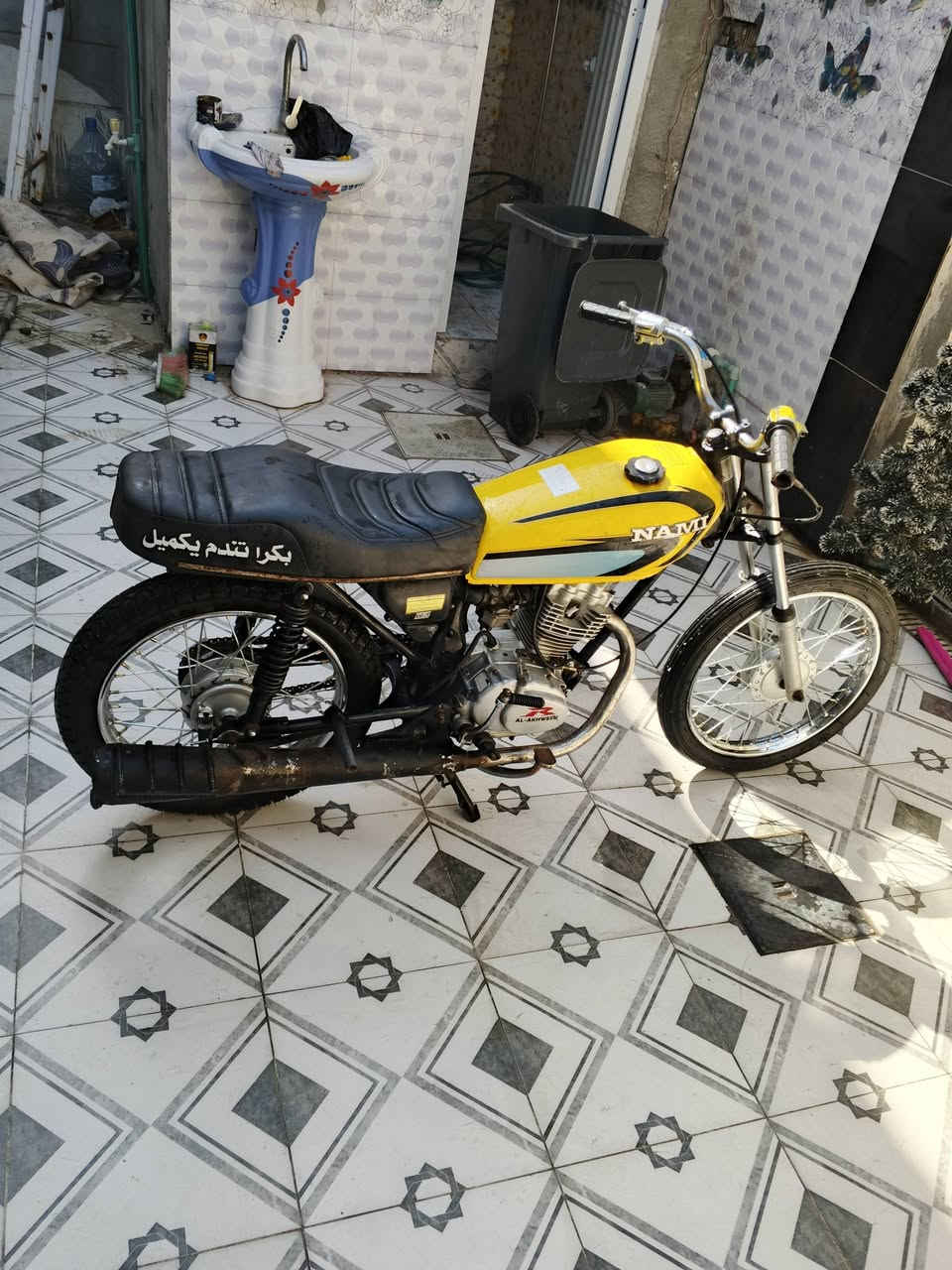 سلام عليكم دراجه ادوات للبيع دراجه نضيفه حلوه مكينه رابيدو 22 وياله جدد سعر 450  مكاني تنومه رقم***********
