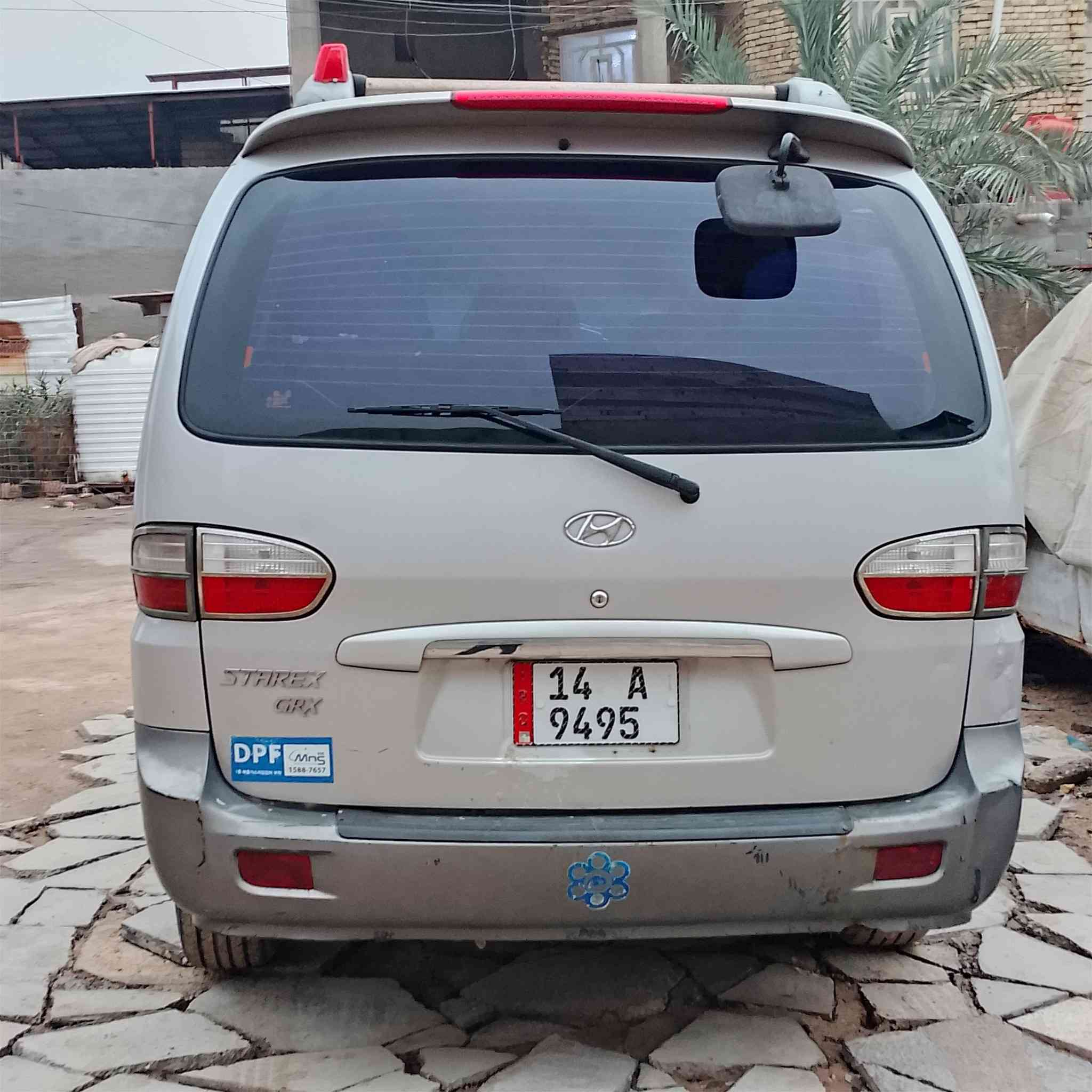 السلام عليكم سياره ستاركس 2007للبيع السياره رقم بصره انكليزي بسمي السياره تخم تاير وباتري قبل شهر امبدلهن تبريد شغال محرك مفتوح كير عادي المحرك حلو حداديه جديده مكان السياره بصره السعر المطلوب 70 وبيهة مجال للستفسار اكثر هاذ رقمي ***********
