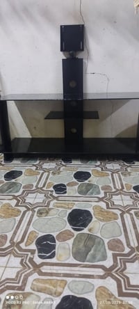 ميز تلفزيون • نضيف • خناقين