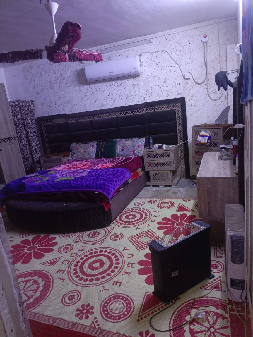 اعيد النشر دار للبيع السعر 35 زراعي قرار 117 طابق ونص قرار محكمه المساحه80 متر يحتوي على(غرفتين+وصاله+وحمام+وطرمه) المكان الزعفرانيه نهايت شارع المعهد كلشي متوفر(ماءكهرباء+تبليط+مجاري)
كلشي موجود قريب ع شارع العام هذا  رقمي متوفر واتساب  *********** ابو علي  واتساب
السعر35 مسعجل على البيع الشراي يتصل
