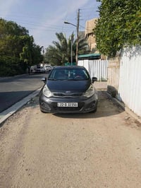 السلام علیکم عندي كيا ريو للبيع موديل 2012 وارد امريكا حادثها خلفي رقم...
