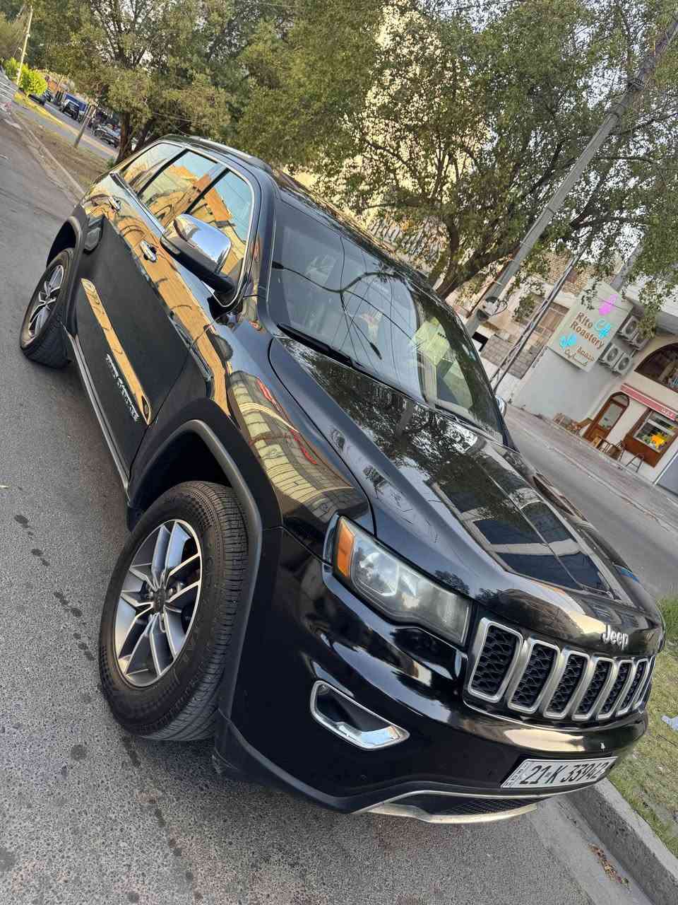 � للبيع – جيب جراند شيروكي 2020 (Limited Full) 🚘

✅ النوع: جيب جراند شيروكي 2020
✅ الفئة: Limited Full
✅ رقم السيارة: سليمانية
✅ السيارة باسمي مباشرة
✅ وارد أمريكي
✅ قطعتين تبديل نفس اللون
✅ صبغ شبر بالتكمة
✅ بارد بالباب عكس جهة السايق
✅ مكينة وكير مكفولات
✅ السيارة جاهزة بالكامل ولا تحتاج أي مصروف
✅ السعر 25.000 وببها مجال 

📍 الموقع: بغداد – الكرادة

📞 للاستفسار والمعاينة:
*********** بغداد, العراق
