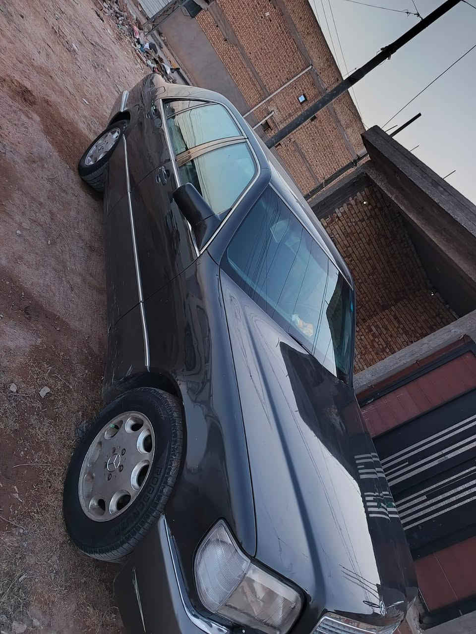 سلام عليكم مارسدس شبح موديل 95سياره كلش متعوب عليه وكلش نضيفه بلعافيه علياخذه بجيس مابيه شي ميشتفل نضافه 100من 10فول للاخير ومعروف مواصفات لفول عارضه 80وبيه مجال بيع او مراوس حسب لقناعه حتلواطي فرق مكاني بغداد رقم الهاتف ***********
