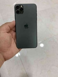 للبيع ايفون 11 برو ماكس ذاكرته 256 كيكه جهاز لوك شخط مابي كامرايته فول...