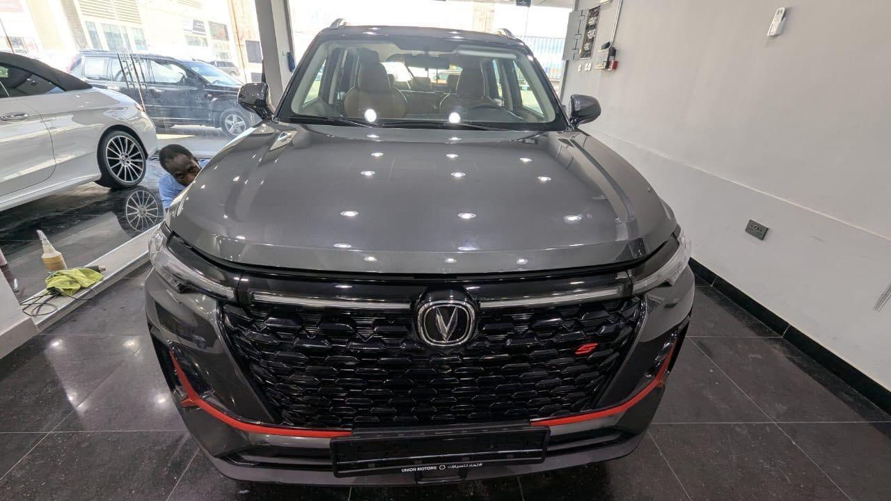 السلام عليكم ورحمة الله وبركاته 🫡 
شانجان cs35 plus 
مديل 25 
ميكنه 1500 تيربو 
ماشيه 9000
فول عدا الفتحه 
تترقم جميع المحافظات عدى الاقليم 
ضررها بابين واحد تبديل والثاني مصبوغ فقط 
العنوان البصره حمدان ***********
تحياتي للجميع
