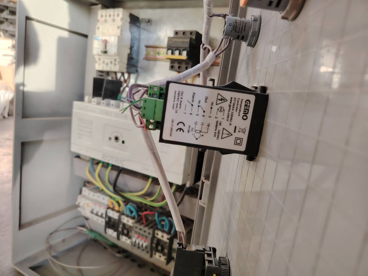 السلام عليكم
بورد للبيع. تحكم وتحويل اوتماتيك
تحسس بالحرارة
المكان بغداد
***********
