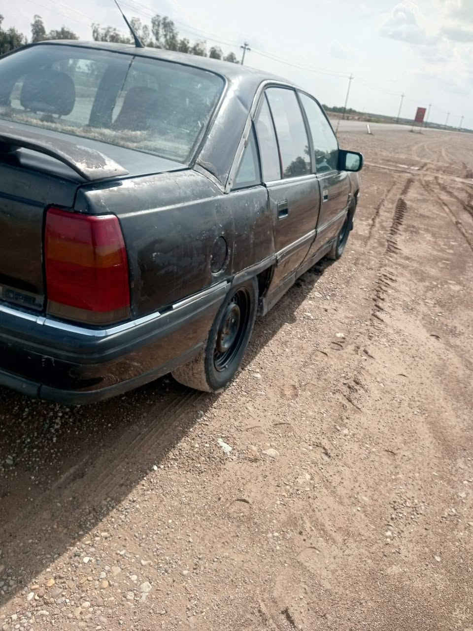 السلام عليكم ورحمه الله وبركاته سياره نوع اوبل اوميكا موديل 93 كير محرك بطه ابشرط لا تنقيص والا تبخير سياره ابلاديه مابيه صبغ السياره بيه جراد قماره وبنيد كير اوتماتيك جديد ومحرك بشرط السعر 25 وبيه مجال قليل  حتى أصل تبريد كله غراض التبريد موجوده حتى الفان شغال سياره. بيه تراي حديث غرفته كلش حلوه تخم تاير صدر جديد رقم ديالى مكان السياره ديالى الخالص ناحية السلام دلي عباس رقم صاحب المنشور ***********
