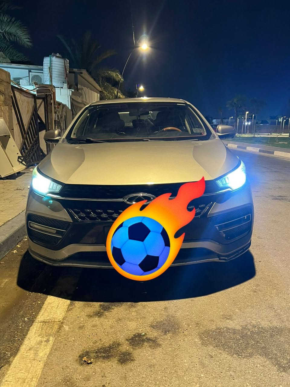 للبيع: شيري أريزو 6 
 * الموديل: 2020
 * المواصفات: شاشة، كاميرا، حساسات، تشغيل بصمة، مقاعد جلد، فتحة سقف.
 * ملاحظة الأمانة والضرر:
   * السيارة تحتوي على دعمة في الباب الأمامي لجهة السائق (مصلحة 
   * التبريد بحاجة إلى غاز فقط.
 * الوضع القانوني: السنوية محجوزة وتصبح حرة نهاية عام 2026.
 * مكان التواجد: البصرة - دور الضباط.
السعر: 80 ورقة (قابل للتفاوض البسيط).
للتواصل والاستفسار: ***********
