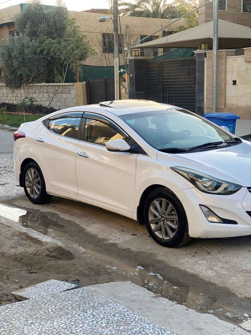 السلام عليكم النترا ٢٠١٥ خليجي رقم بغداد الدولي الجديد بأسمي السيارة فول مواصفات عدا البصمه محرك ١٨٠٠ فتحه سقف يدات نيكل داخل صاج كامرة حساسات تحكم ستيرن جهتين مري شفط اشاير بالمري  بيهة شبرين جاملغ امامي وشبر هلال خلفي وتكحيل بسيط مكاني المنصور أو الخضراء للاستفسار *********** السعر ١٢٢
