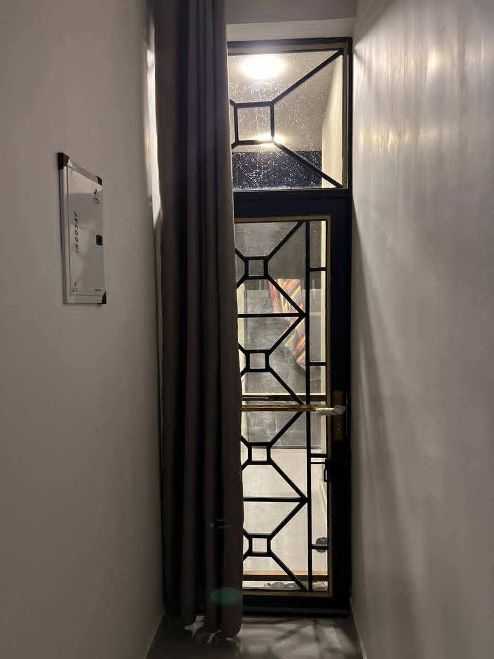 منطقة الخظراء مقابيل المعارض المساحه 100متر بناء درجه اولا مال جناي يعني مو تلزيك مرقم من قبل البلديه خدمات كامله عده التبليط مواصفته
البتلو رفت 60 + شيش اوكراني
بناء طابوق
 السقف صب + جسور
كهرباء دفن بوراري ضمان 25 سنه اي خلل
غاز دفن
 تبريد مركزي مبردات دفن
سبالت تقطير دفن
شبابيك المنيوم اسود + عازل اتربه وصوت
البيان حديد تفصال
تحتوي على غرفه + استقبال + هول داخلي + مطبخ + صحيات داخليه وخارجيه + بالبيتونه 7 متر
 الشراي يتصل *********** وبالعافيه عالياخذه
