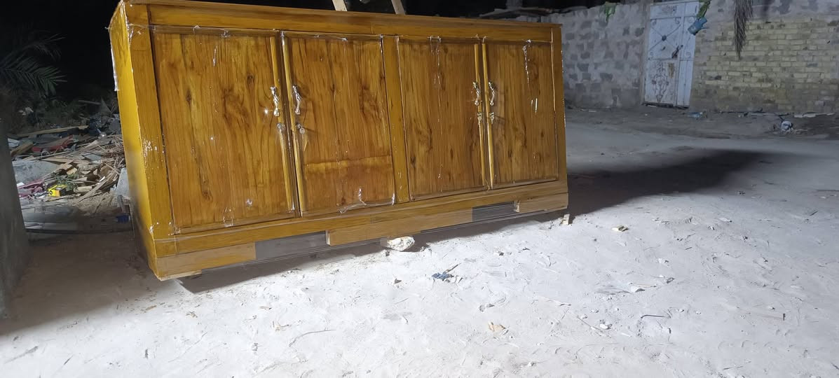 بوفيه للبيع نضيفه كل باب بوحد مترين المكان الشاميه السعر 165 وهذ رقمي ***********
