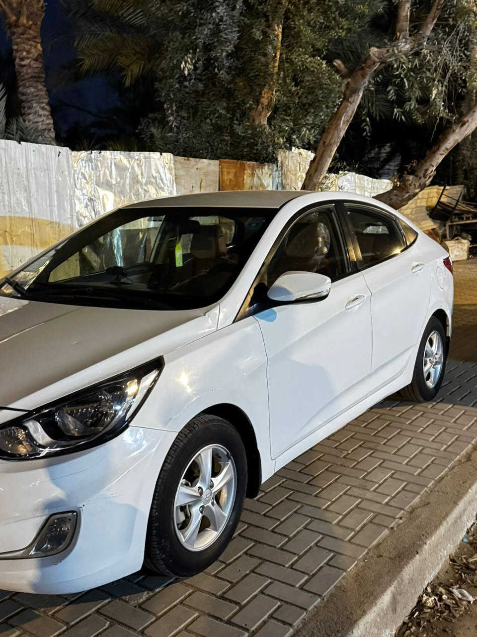 الموديل: 2015
🔹 النوع: وارد خليجي
🔹 الرقم: بغداد (إنكليزي)
🔹 الممشى: 48 ألف كم حقيقي

✨ المواصفات:

 • تحكم ستيرن
 • تحكم مرايا
 • شاشة سستم + مسجل صوت ممتاز
 • دواخل نظيفة جداً
 • أرضية جلد
 • فول مواصفات عدا البانوراما

🛠 الحالة:

 • السيارة معتنى بها جداً
 • فقط قطعتين باب السائق + صبغ 
مامتواجد عل نت  
السعر 115 

📍 الموقع: بغداد – الشعب

📞 للاستفسار:
***********
