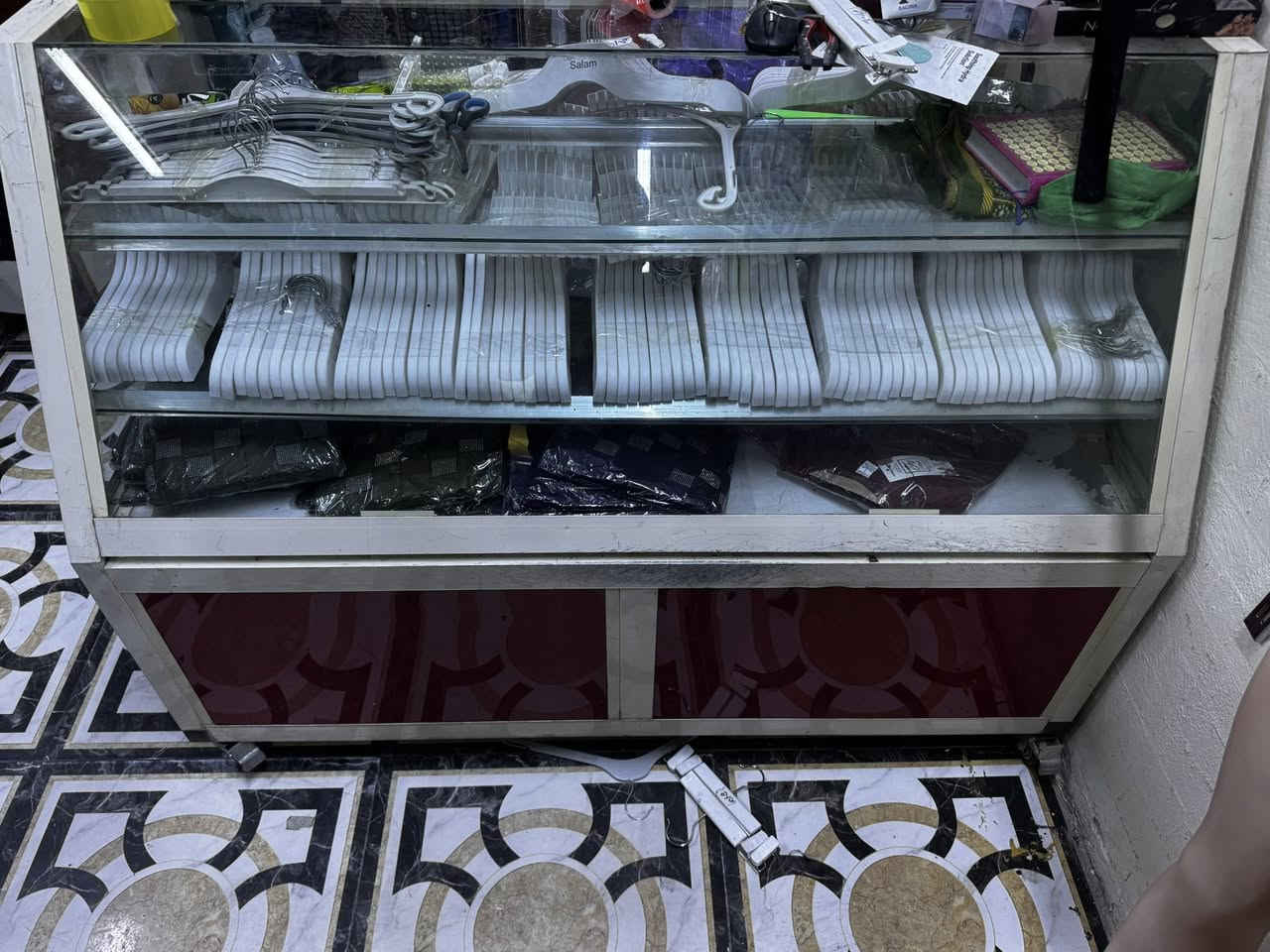 تجهيز محل كامل للبيع
ملكانات نسائيه 

استان دائري طويل

أستان دائري قصير 

جامه عرض 

ميز عرض 

تعاليك AAA

تعاليك متنوعه 

تعاليك بناطير

رفوف متحركه 

الاستفسار ***********
